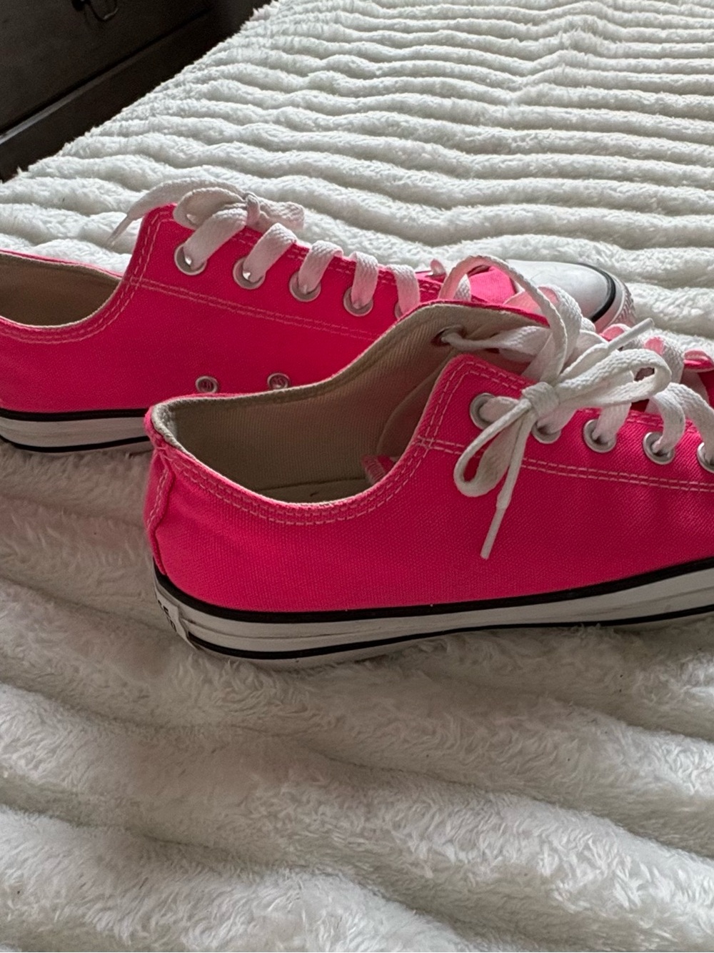 Converse Chuck Taylor All Star Low Top Neon Pink Canvas Sneakers - Picture 6 of 9
